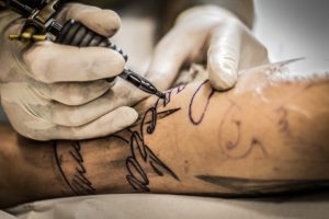 enlever son tatouage